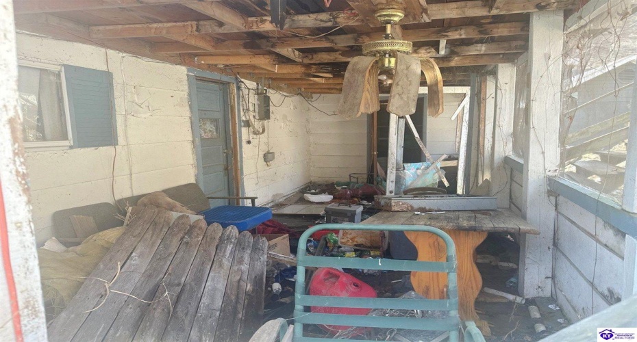 Henry Clay Road, Lookout, Kentucky 41542, ,1 BathroomBathrooms,For Sale,Henry Clay Road,HK24000602