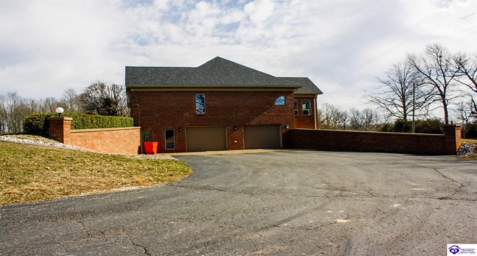 Springfield Road, Elizabethtown, Kentucky 42701, ,5 BathroomsBathrooms,For Sale,Springfield Road,HK23003422