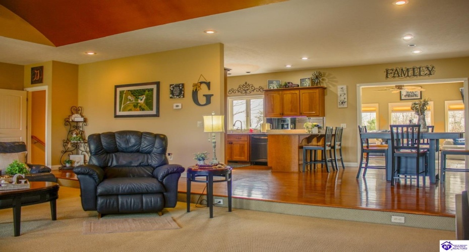 Springfield Road, Elizabethtown, Kentucky 42701, ,5 BathroomsBathrooms,For Sale,Springfield Road,HK23003422