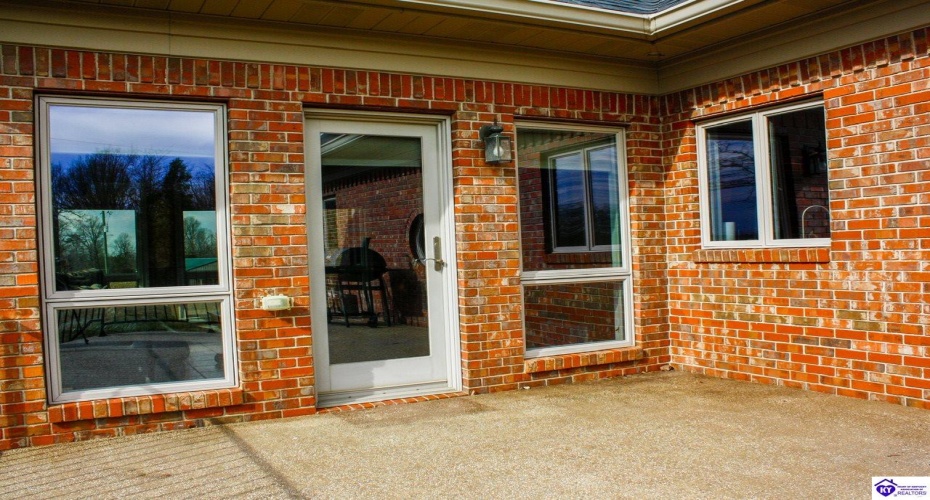 Springfield Road, Elizabethtown, Kentucky 42701, ,5 BathroomsBathrooms,For Sale,Springfield Road,HK23003422