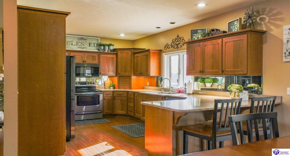 Springfield Road, Elizabethtown, Kentucky 42701, ,5 BathroomsBathrooms,For Sale,Springfield Road,HK23003422