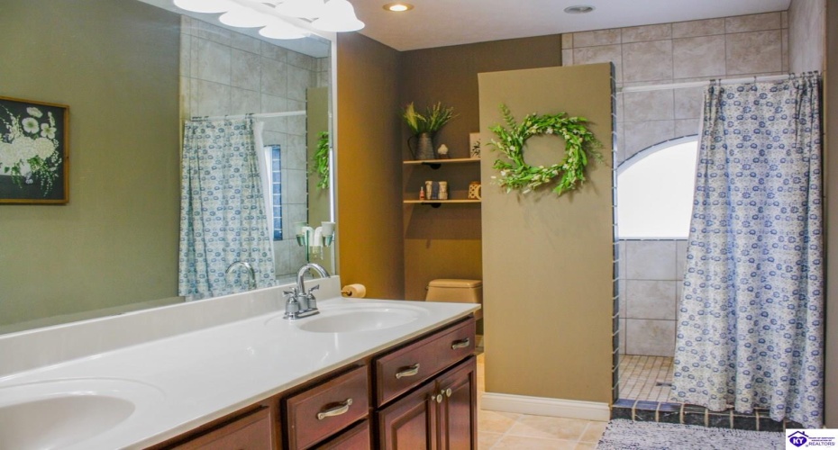 Springfield Road, Elizabethtown, Kentucky 42701, ,5 BathroomsBathrooms,For Sale,Springfield Road,HK23003422