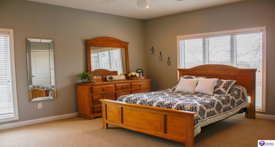 Springfield Road, Elizabethtown, Kentucky 42701, ,5 BathroomsBathrooms,For Sale,Springfield Road,HK23003422