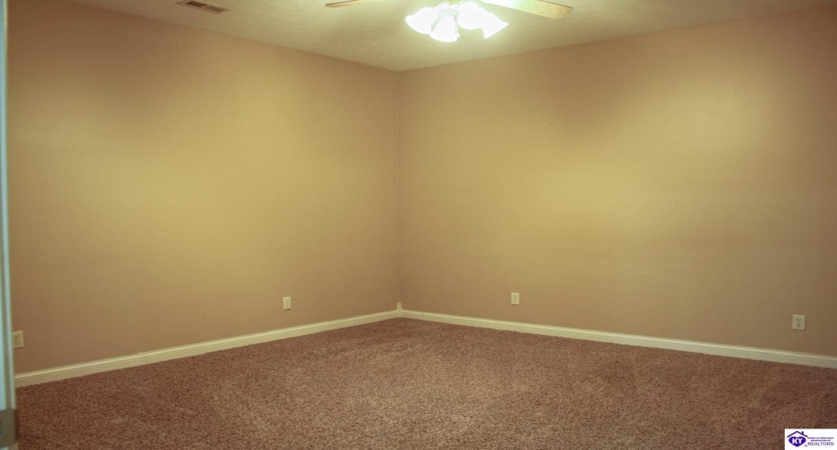 Springfield Road, Elizabethtown, Kentucky 42701, ,5 BathroomsBathrooms,For Sale,Springfield Road,HK23003422