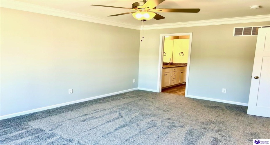 Westhill Cir, Louisville, Kentucky 40214, ,3 BathroomsBathrooms,For Sale,Westhill Cir,HK24000641