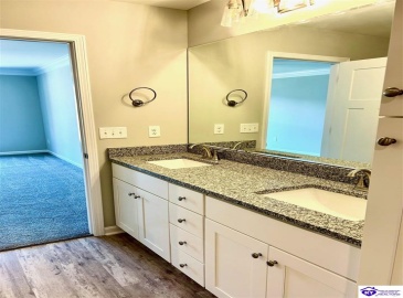 Westhill Cir, Louisville, Kentucky 40214, ,3 BathroomsBathrooms,For Sale,Westhill Cir,HK24000641