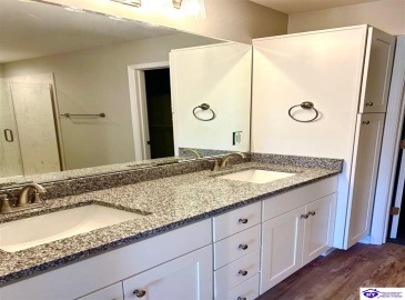 Westhill Cir, Louisville, Kentucky 40214, ,3 BathroomsBathrooms,For Sale,Westhill Cir,HK24000641