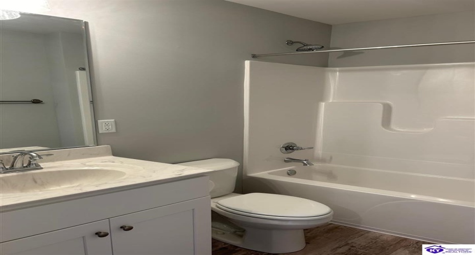 Westhill Cir, Louisville, Kentucky 40214, ,3 BathroomsBathrooms,For Sale,Westhill Cir,HK24000641