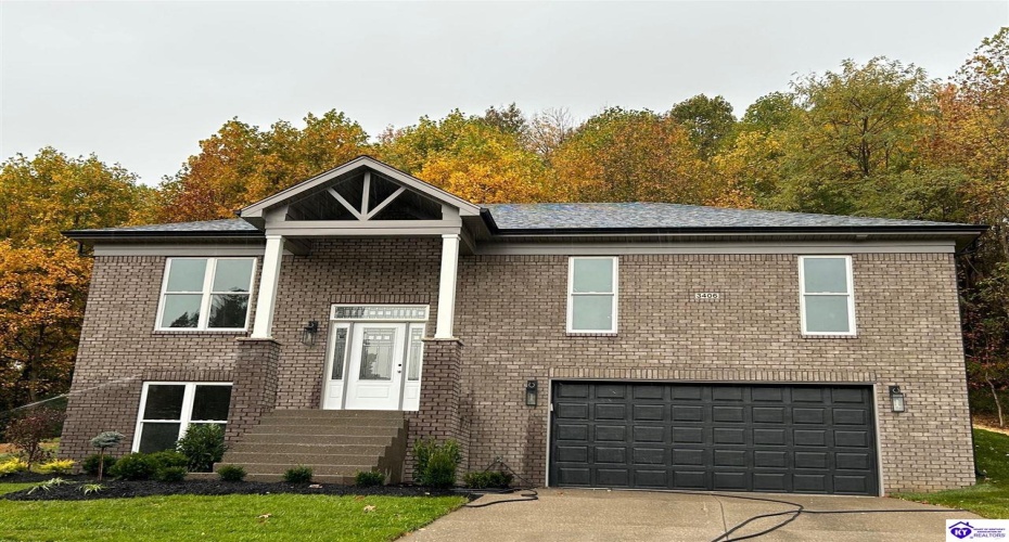 Westhill Cir, Louisville, Kentucky 40214, ,3 BathroomsBathrooms,For Sale,Westhill Cir,HK24000641