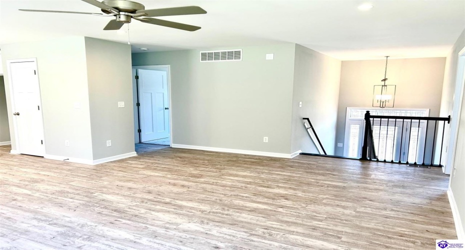 Westhill Cir, Louisville, Kentucky 40214, ,3 BathroomsBathrooms,For Sale,Westhill Cir,HK24000641