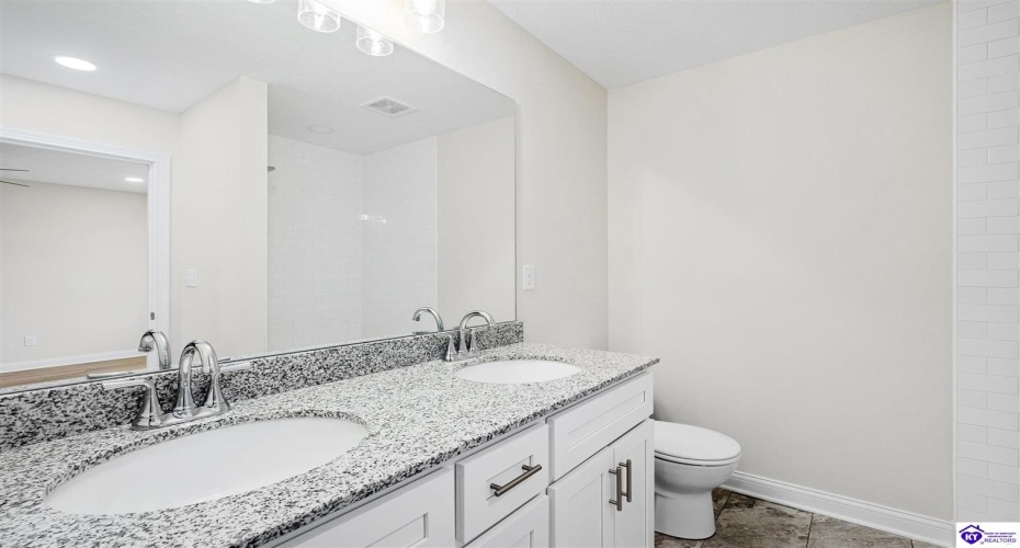 Magnolia Court, Vine Grove, Kentucky 40175, ,3 BathroomsBathrooms,For Sale,Magnolia Court,HK24001105