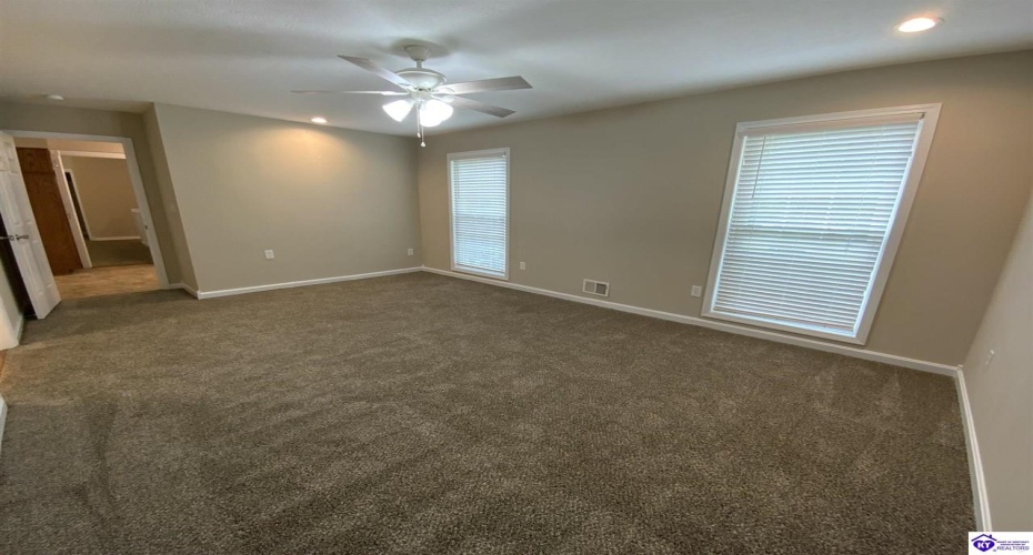 Birch Drive, Elizabethtown, Kentucky 42701, ,2 BathroomsBathrooms,For Sale,Birch Drive,HK24001186