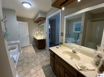 Birch Drive, Elizabethtown, Kentucky 42701, ,2 BathroomsBathrooms,For Sale,Birch Drive,HK24001186