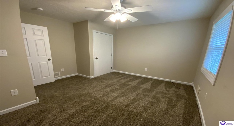 Birch Drive, Elizabethtown, Kentucky 42701, ,2 BathroomsBathrooms,For Sale,Birch Drive,HK24001186