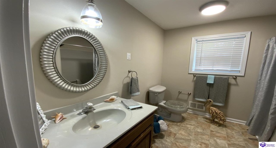 Birch Drive, Elizabethtown, Kentucky 42701, ,2 BathroomsBathrooms,For Sale,Birch Drive,HK24001186