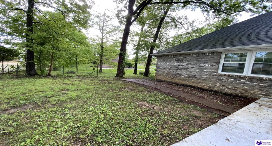 Birch Drive, Elizabethtown, Kentucky 42701, ,2 BathroomsBathrooms,For Sale,Birch Drive,HK24001186