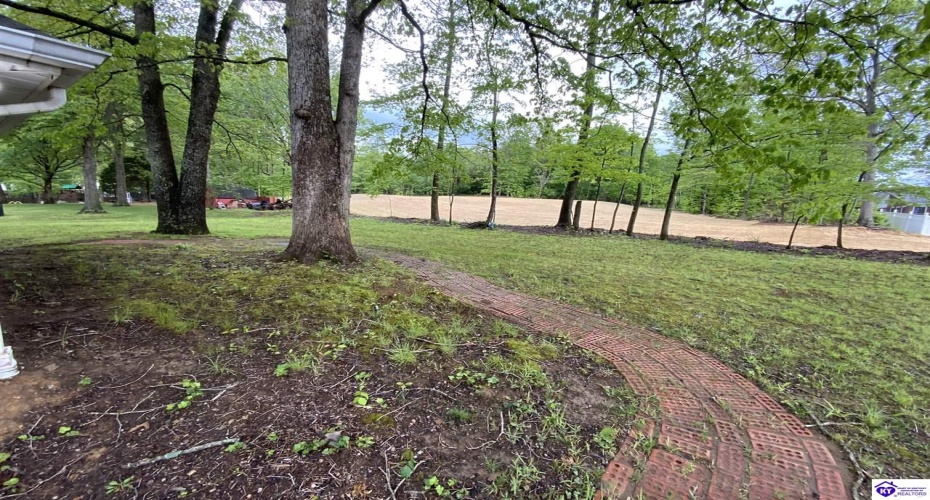 Birch Drive, Elizabethtown, Kentucky 42701, ,2 BathroomsBathrooms,For Sale,Birch Drive,HK24001186