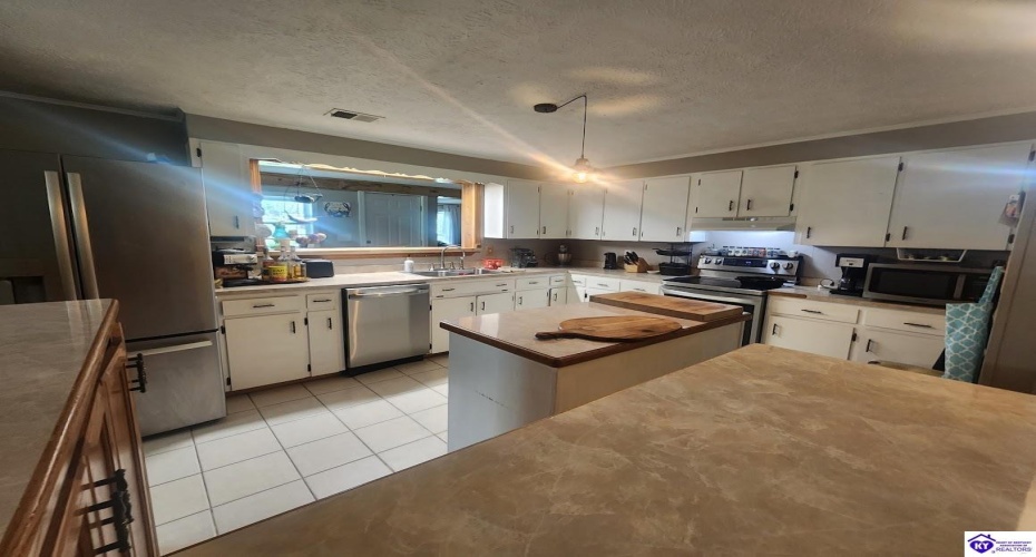 Highway 1870, Russell Springs, Kentucky 42642, ,2 BathroomsBathrooms,For Sale,Highway 1870,HK24001378