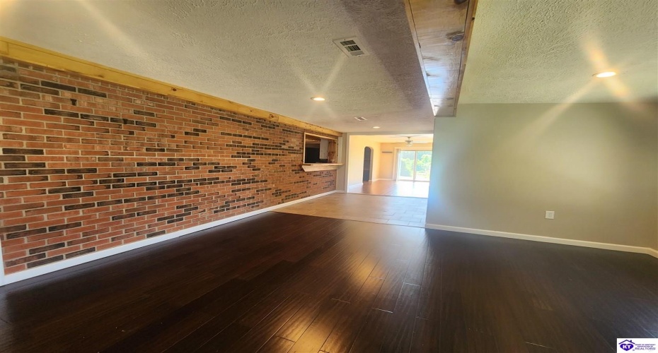 Highway 1870, Russell Springs, Kentucky 42642, ,2 BathroomsBathrooms,For Sale,Highway 1870,HK24001378