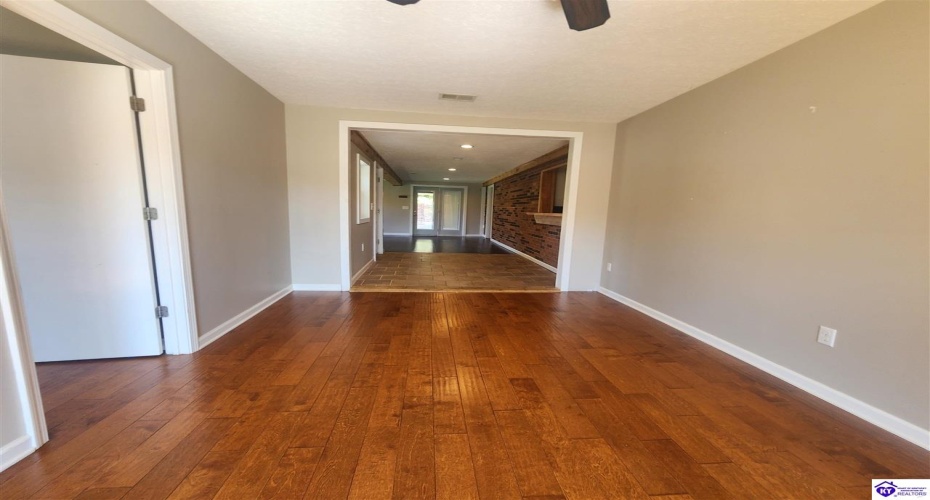 Highway 1870, Russell Springs, Kentucky 42642, ,2 BathroomsBathrooms,For Sale,Highway 1870,HK24001378