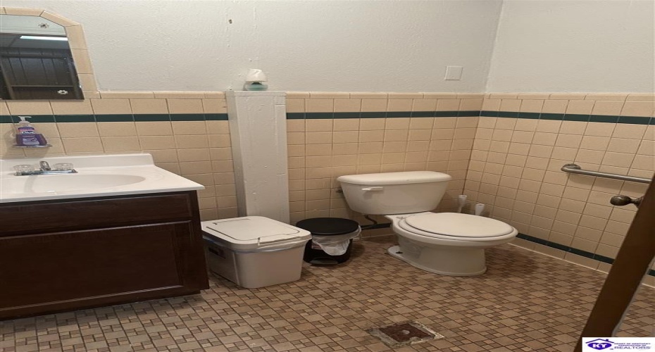 Courthouse Square, Hardinsburg, Kentucky 40143, ,For Sale,Courthouse Square,HK24001457