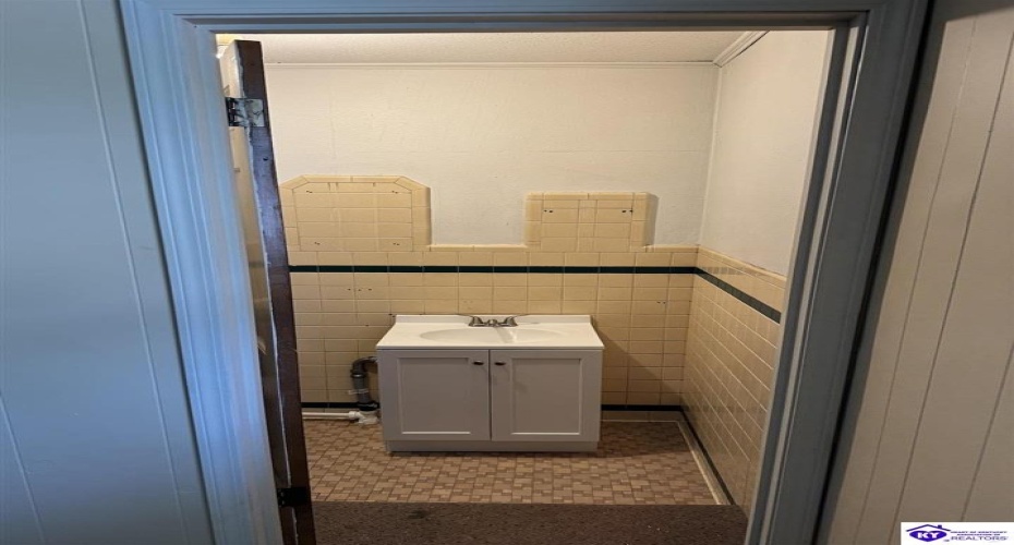 Courthouse Square, Hardinsburg, Kentucky 40143, ,For Sale,Courthouse Square,HK24001457