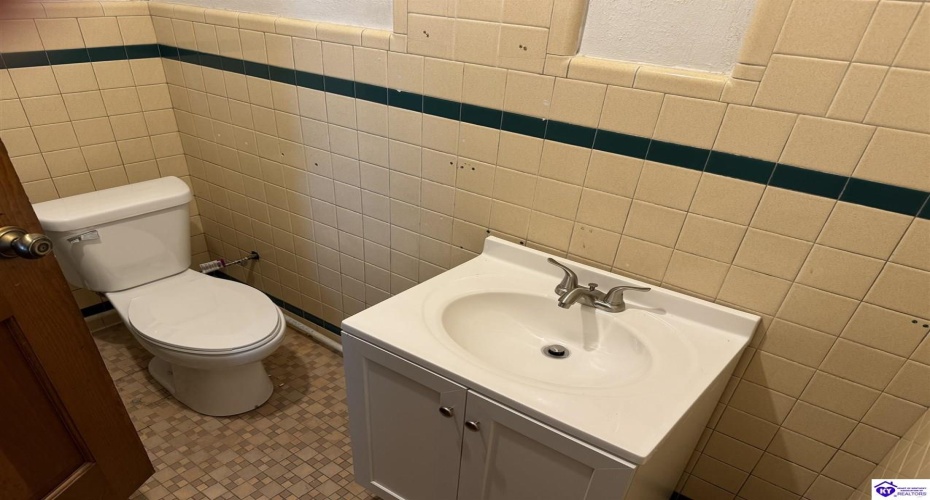 Courthouse Square, Hardinsburg, Kentucky 40143, ,For Sale,Courthouse Square,HK24001457