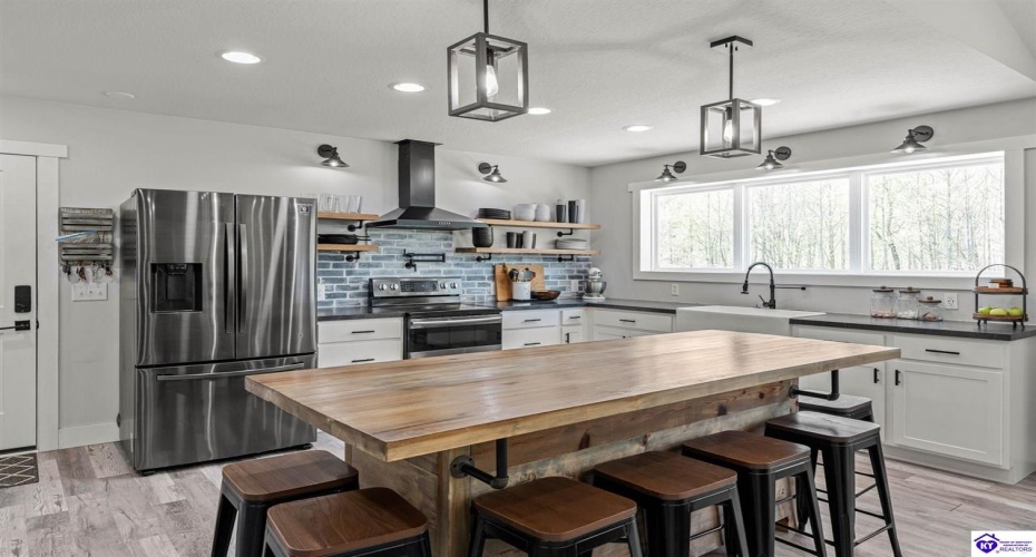 Middle Creek Road, Elizabethtown, Kentucky 42701, ,3 BathroomsBathrooms,For Sale,Middle Creek Road,HK24001465