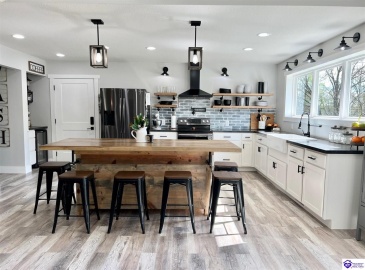 Middle Creek Road, Elizabethtown, Kentucky 42701, ,3 BathroomsBathrooms,For Sale,Middle Creek Road,HK24001465