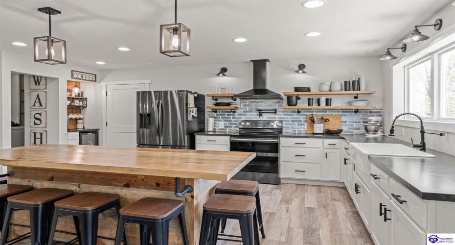 Middle Creek Road, Elizabethtown, Kentucky 42701, ,3 BathroomsBathrooms,For Sale,Middle Creek Road,HK24001465