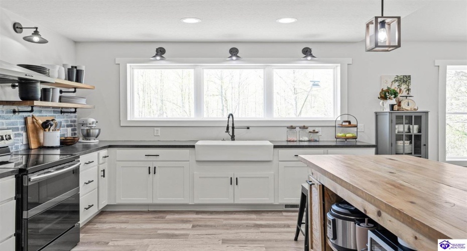 Middle Creek Road, Elizabethtown, Kentucky 42701, ,3 BathroomsBathrooms,For Sale,Middle Creek Road,HK24001465