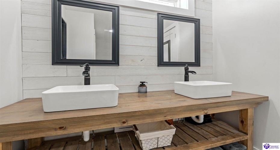 Middle Creek Road, Elizabethtown, Kentucky 42701, ,3 BathroomsBathrooms,For Sale,Middle Creek Road,HK24001465