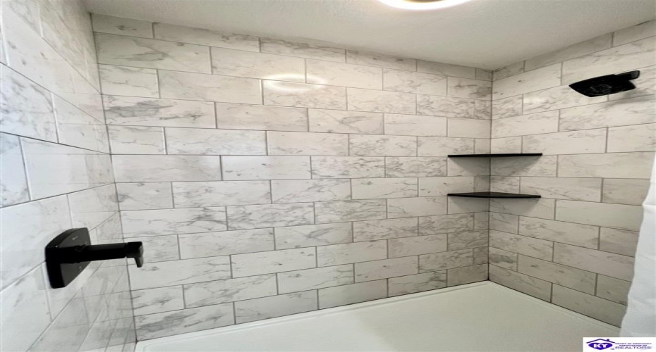 Middle Creek Road, Elizabethtown, Kentucky 42701, ,3 BathroomsBathrooms,For Sale,Middle Creek Road,HK24001465