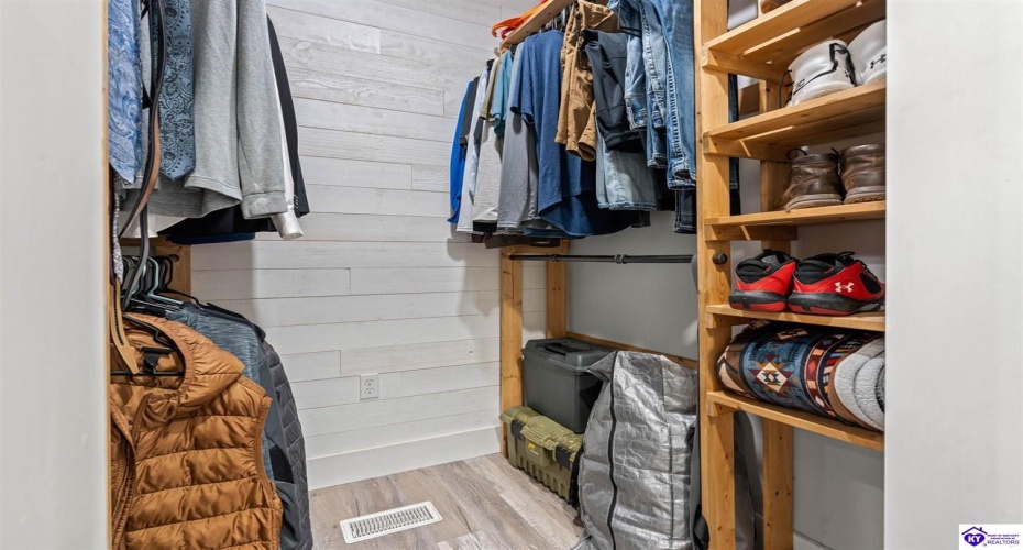 Middle Creek Road, Elizabethtown, Kentucky 42701, ,3 BathroomsBathrooms,For Sale,Middle Creek Road,HK24001465