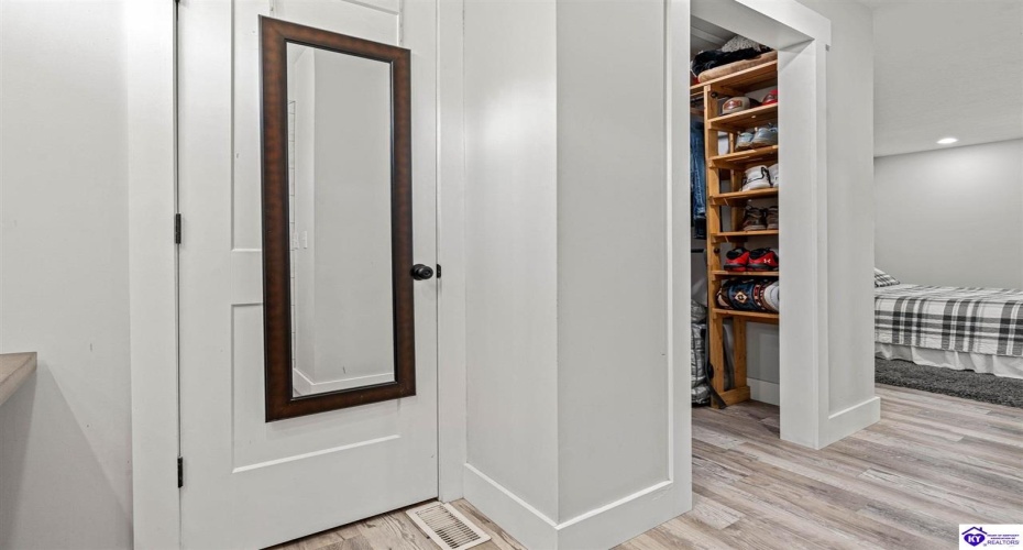 Middle Creek Road, Elizabethtown, Kentucky 42701, ,3 BathroomsBathrooms,For Sale,Middle Creek Road,HK24001465