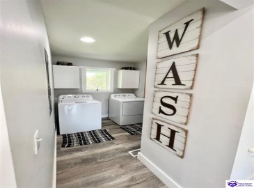 Middle Creek Road, Elizabethtown, Kentucky 42701, ,3 BathroomsBathrooms,For Sale,Middle Creek Road,HK24001465