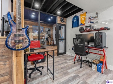 Middle Creek Road, Elizabethtown, Kentucky 42701, ,3 BathroomsBathrooms,For Sale,Middle Creek Road,HK24001465