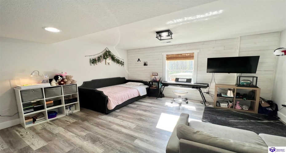 Middle Creek Road, Elizabethtown, Kentucky 42701, ,3 BathroomsBathrooms,For Sale,Middle Creek Road,HK24001465