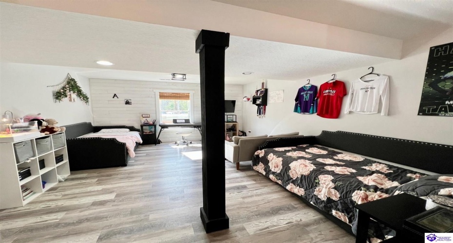 Middle Creek Road, Elizabethtown, Kentucky 42701, ,3 BathroomsBathrooms,For Sale,Middle Creek Road,HK24001465