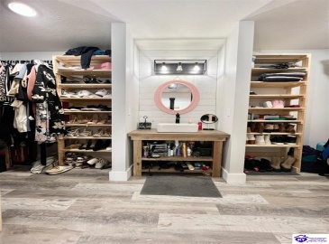 Middle Creek Road, Elizabethtown, Kentucky 42701, ,3 BathroomsBathrooms,For Sale,Middle Creek Road,HK24001465