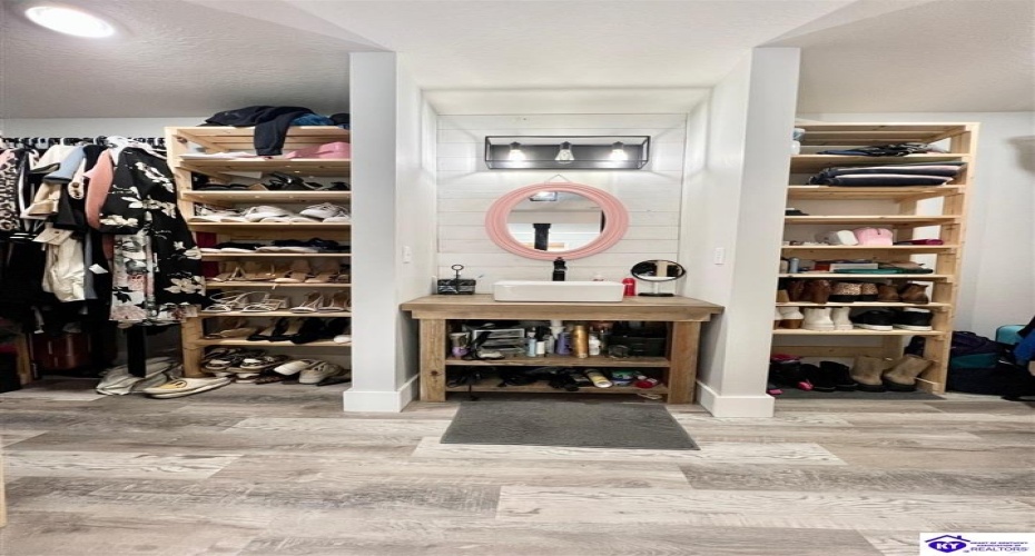 Middle Creek Road, Elizabethtown, Kentucky 42701, ,3 BathroomsBathrooms,For Sale,Middle Creek Road,HK24001465