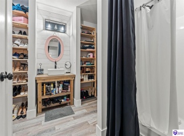 Middle Creek Road, Elizabethtown, Kentucky 42701, ,3 BathroomsBathrooms,For Sale,Middle Creek Road,HK24001465