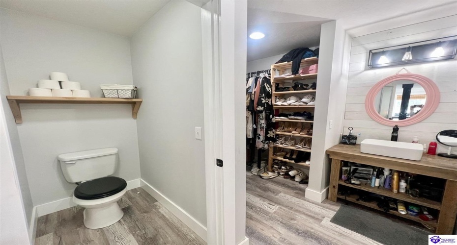 Middle Creek Road, Elizabethtown, Kentucky 42701, ,3 BathroomsBathrooms,For Sale,Middle Creek Road,HK24001465