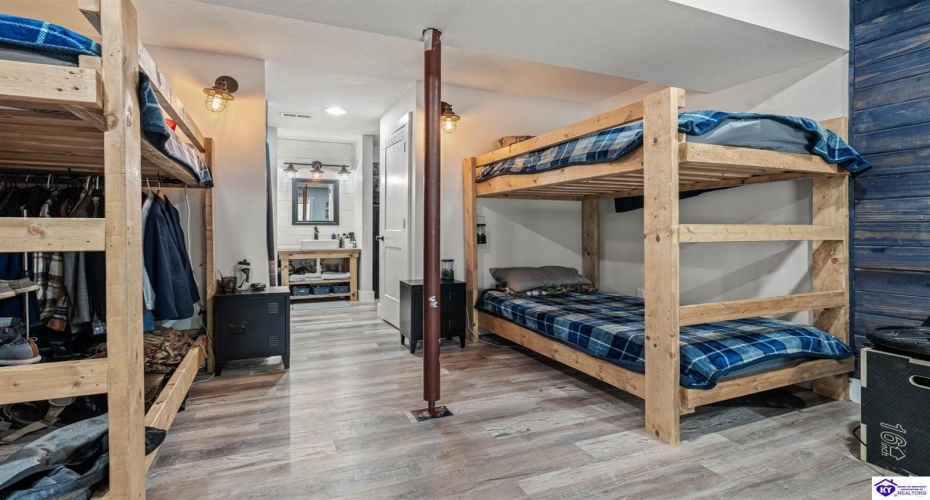 Middle Creek Road, Elizabethtown, Kentucky 42701, ,3 BathroomsBathrooms,For Sale,Middle Creek Road,HK24001465