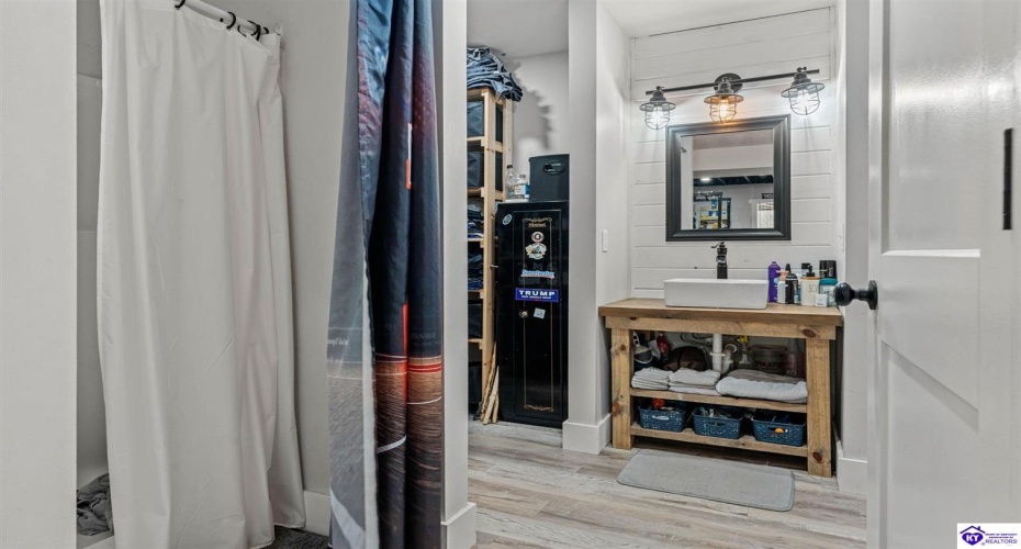 Middle Creek Road, Elizabethtown, Kentucky 42701, ,3 BathroomsBathrooms,For Sale,Middle Creek Road,HK24001465