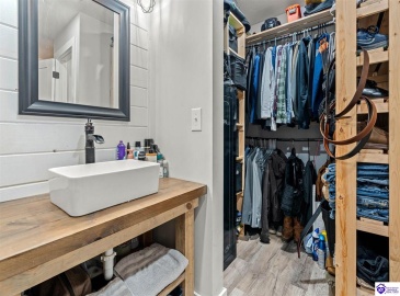 Middle Creek Road, Elizabethtown, Kentucky 42701, ,3 BathroomsBathrooms,For Sale,Middle Creek Road,HK24001465