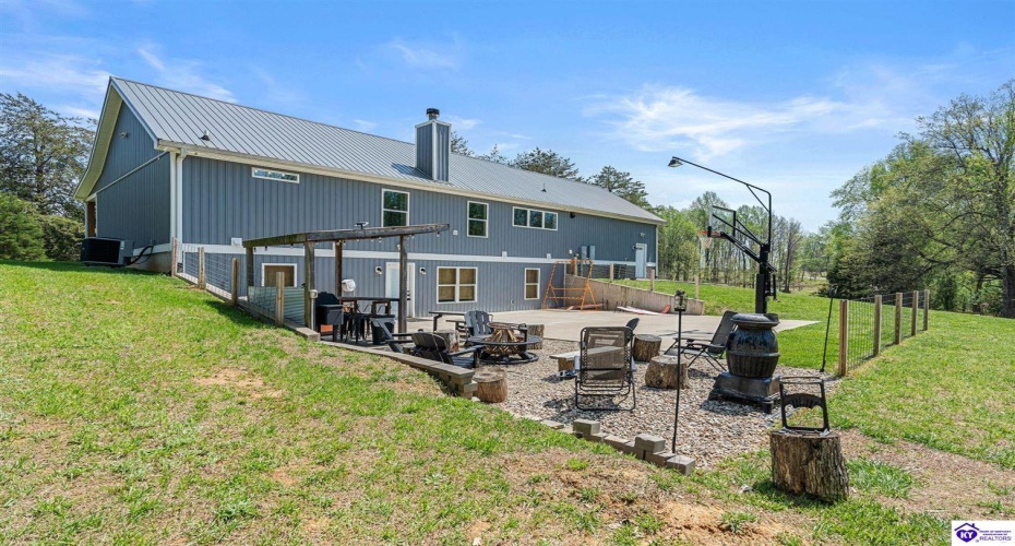 Middle Creek Road, Elizabethtown, Kentucky 42701, ,3 BathroomsBathrooms,For Sale,Middle Creek Road,HK24001465