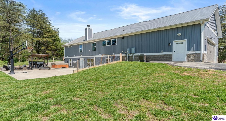 Middle Creek Road, Elizabethtown, Kentucky 42701, ,3 BathroomsBathrooms,For Sale,Middle Creek Road,HK24001465