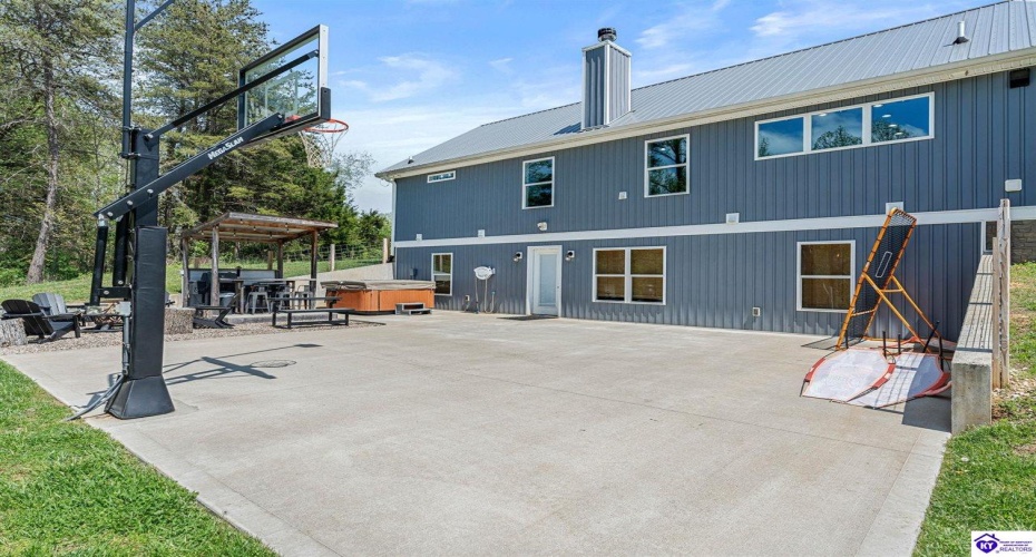 Middle Creek Road, Elizabethtown, Kentucky 42701, ,3 BathroomsBathrooms,For Sale,Middle Creek Road,HK24001465