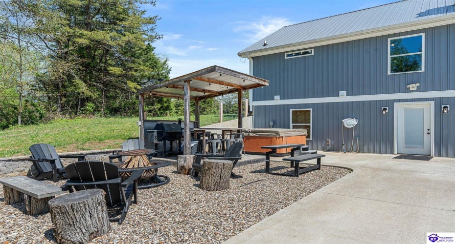 Middle Creek Road, Elizabethtown, Kentucky 42701, ,3 BathroomsBathrooms,For Sale,Middle Creek Road,HK24001465